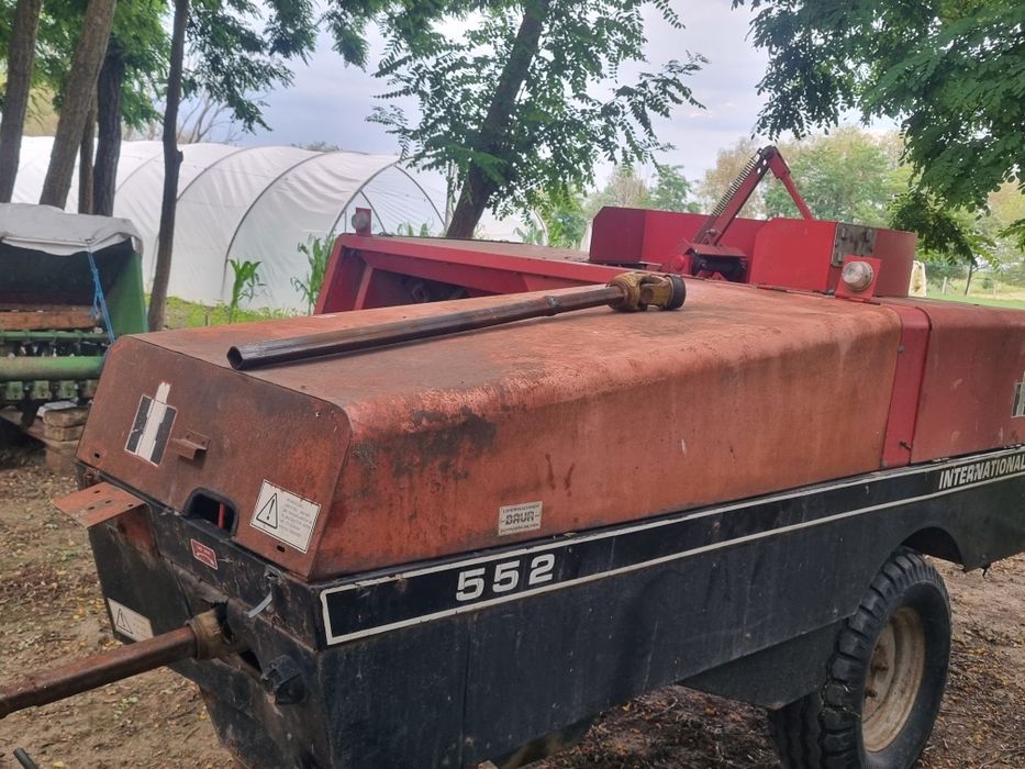 Presa balotat international 552