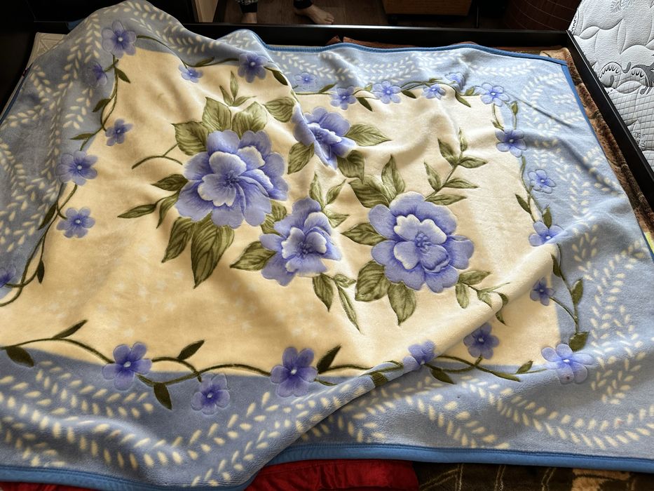 продам пледы 1,5 на 2