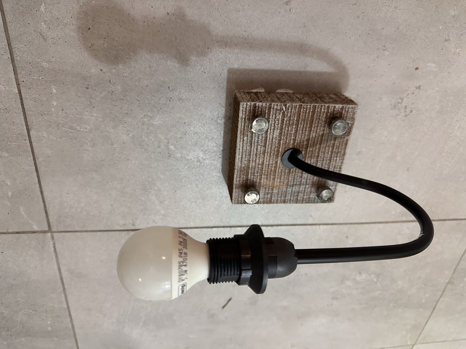 Aplica perete stil industrial