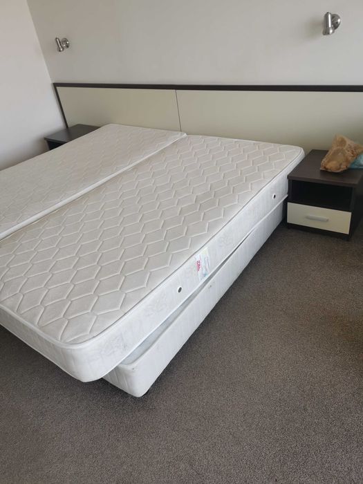 Единични легла  със двулицев матрак и основа