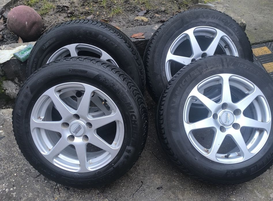 Jante aliaj cauciucuri iarna 195/55 R15 5x112 Golf 5 Octavia 2 Touran