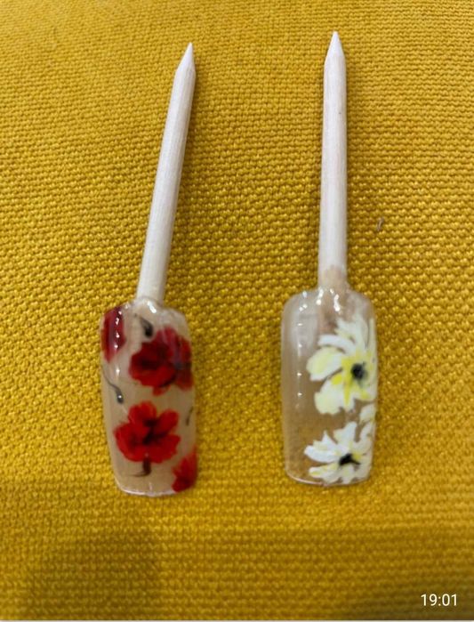 Tehnician unghii gel/GRATUIT