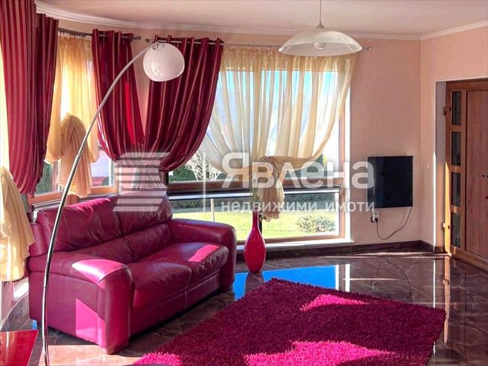 Къща с басейн в Оброчище