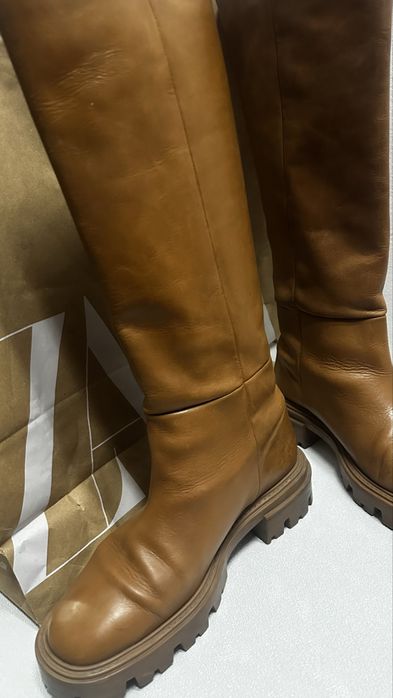 Продам кожаные сапоги ZARA