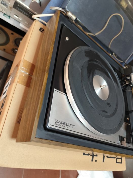 Продавам грамофон Garrard sp25mkIV.