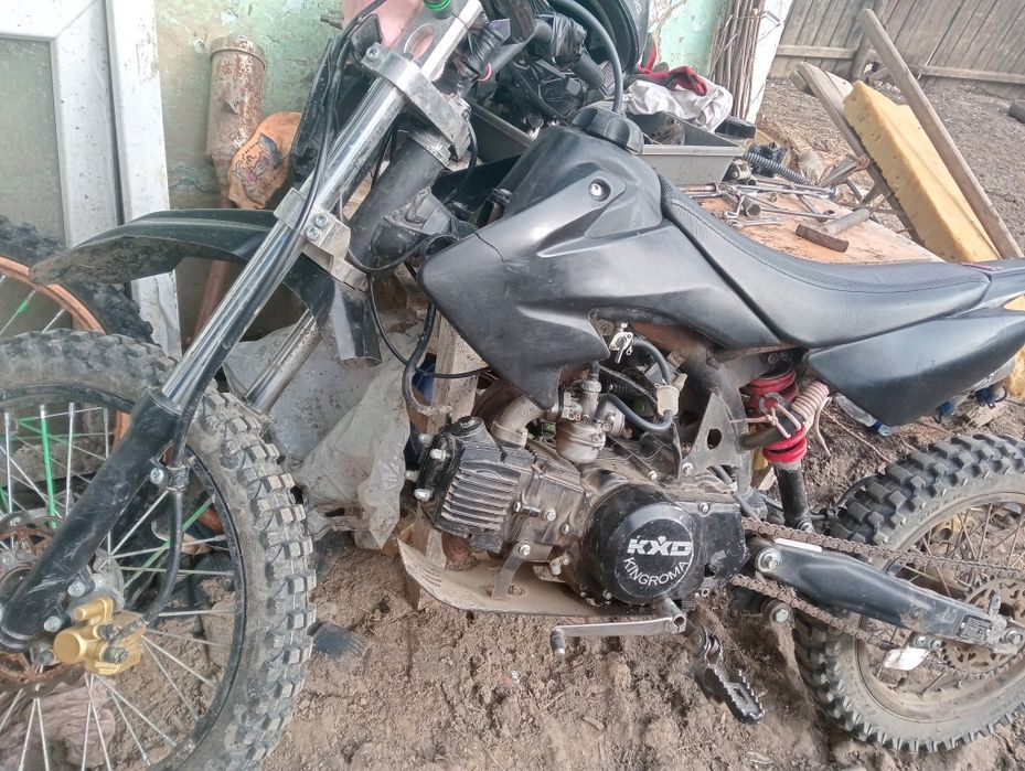 Cros 125 CC merge țeavă