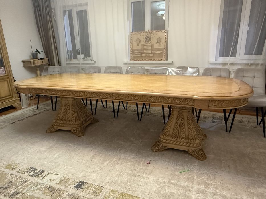 Әдемі ағаш стол