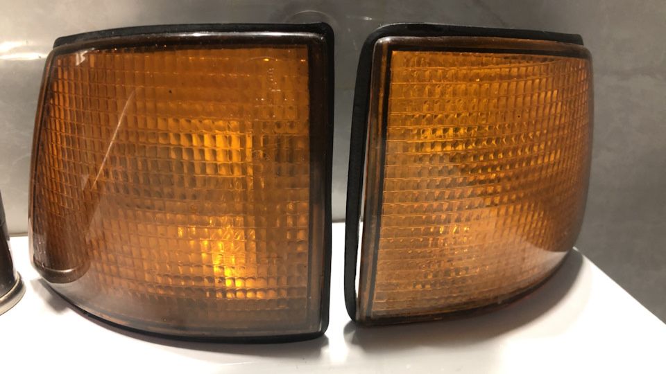 Оригинальные поворотники е32 пара