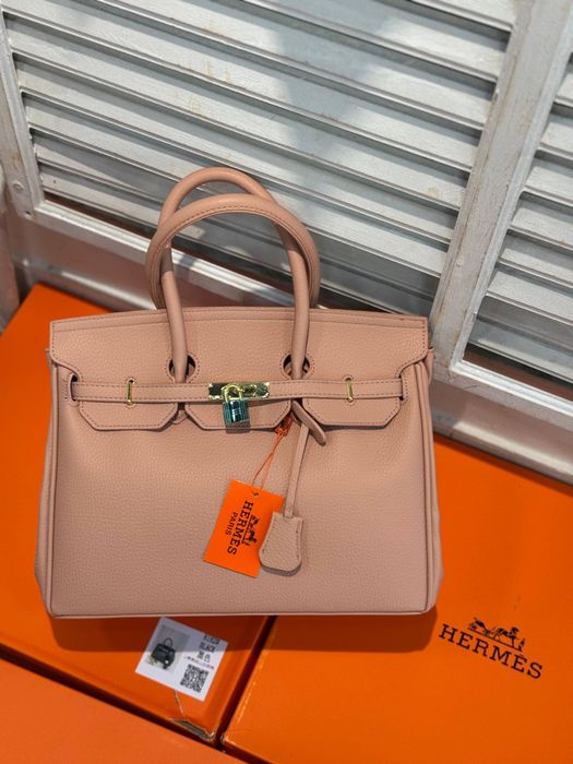 Hermes с огромной коробкой
