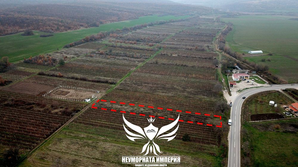 Продавам земя 1086кв.м. на първа линия преди село Козаново