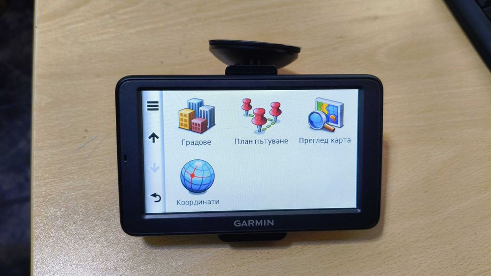 Навигация за камион Garmin Dezl 560