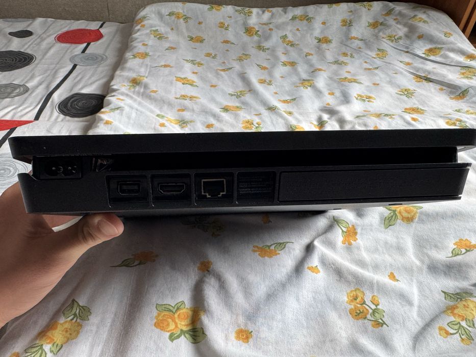 PS4 Slim Modat 1TB (Fifa 26, Assasins Creed, The Last of Us)