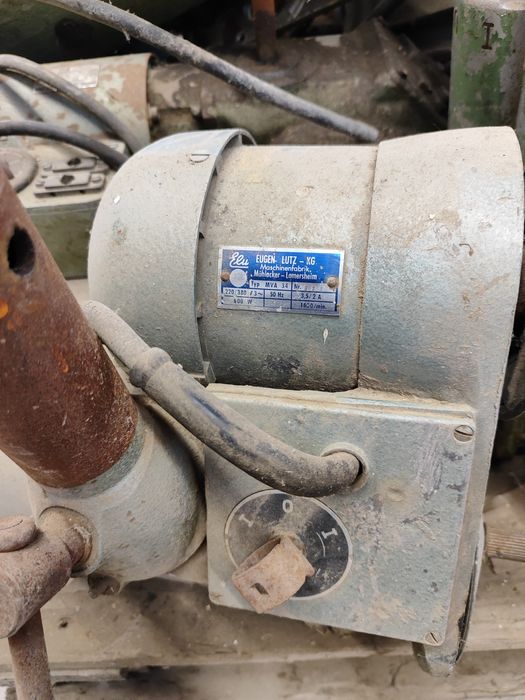 Sistem de avans cu role