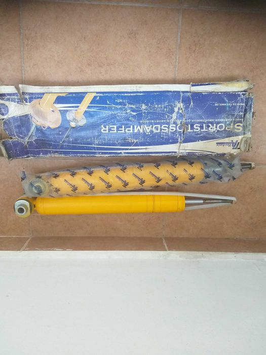 Set Amortizoarea sport TaTechnix pe puntea fata.