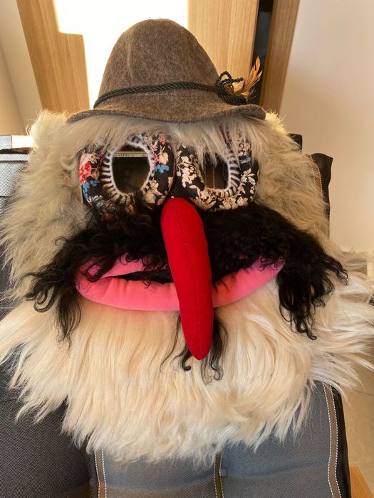 Masca traditionala lucrata manual