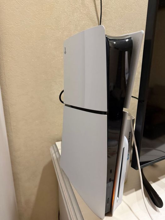 PS5 Slim новая + 2 джойстика + 8 игр + док станция