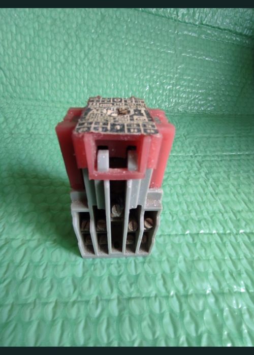 Contactor, intreruptor cu releu pentru curenti mari.