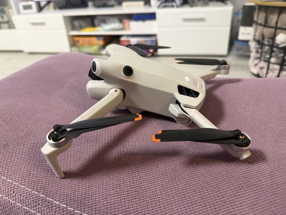 REZERVATA - DJI Mini 4 Pro + RC N3 + 2 baterii, garantie Emag