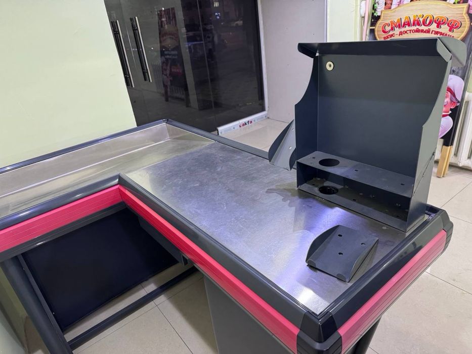 Черный кассовый стол