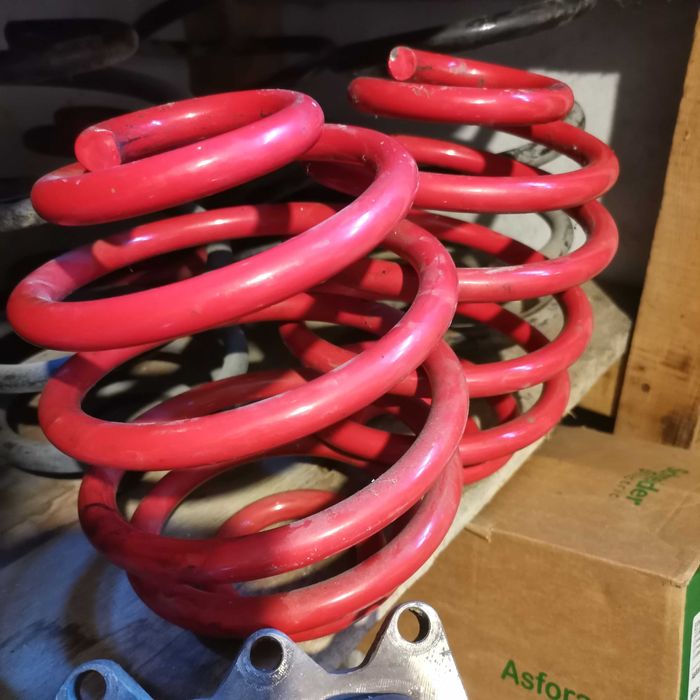 Продавам окачване Астра/кадет