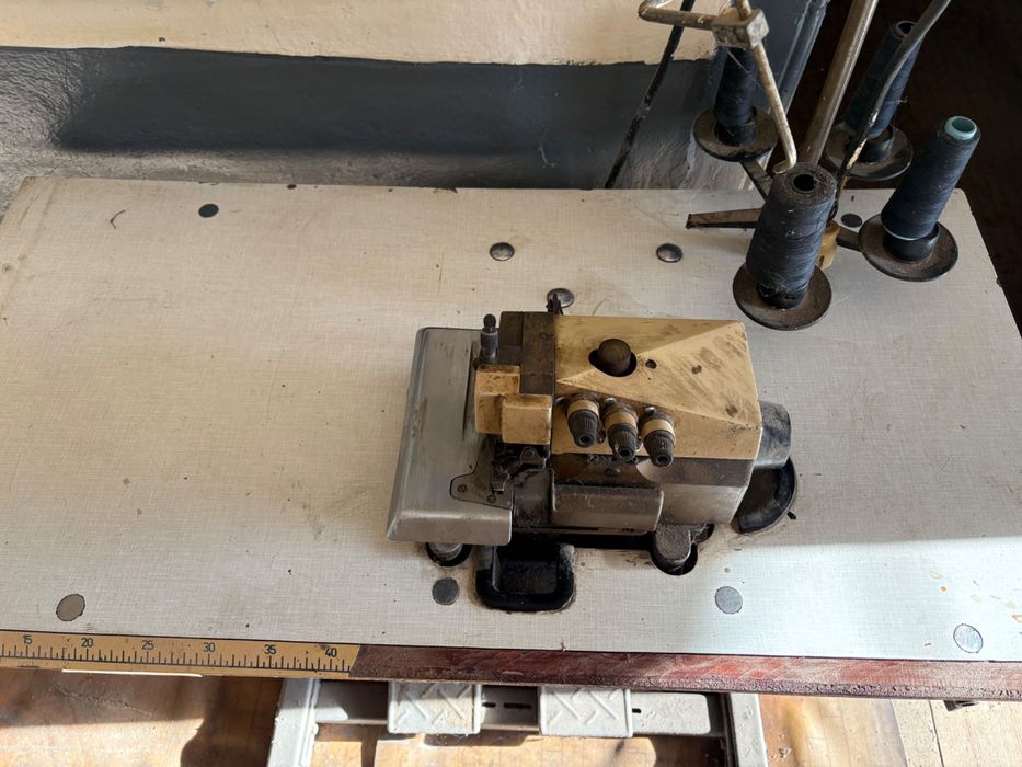 Masina de cusut industriala