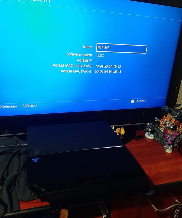 Vând PlayStation 4 în stare bună