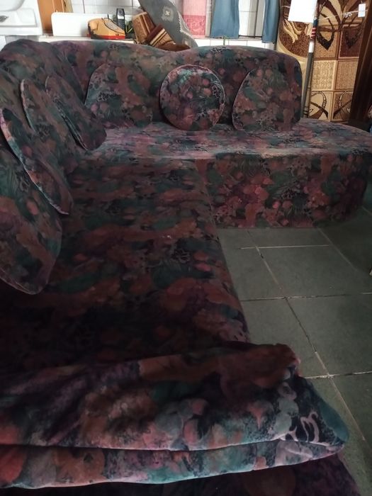 Colțar extensibil și mobila de dormitor