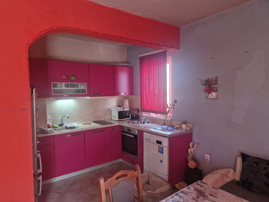Продавам етаж от къща в Асеновград!