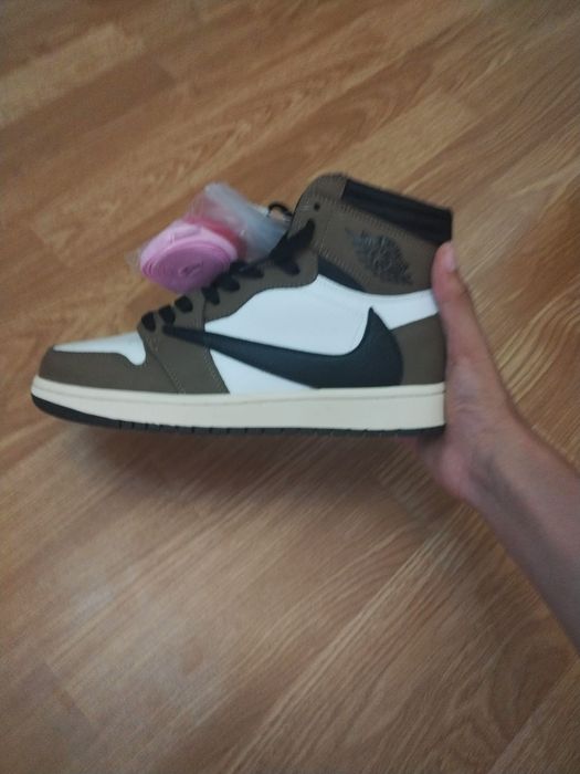 Nike Air Jordan 1 High OG x Travis Scott Mocha | 40.5 | Aproape noi
