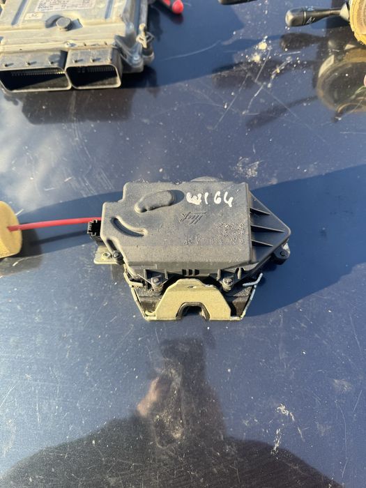 Брава за заден капак за Mercedes ML W164