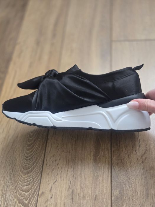 Нови сникърни Firetrap със сатенена панделка