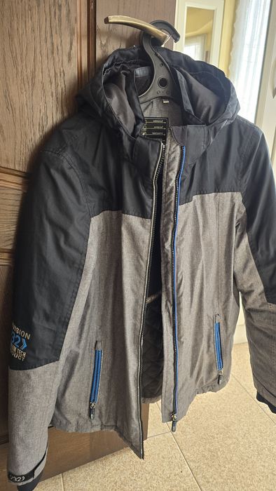 Продам куртку М размер