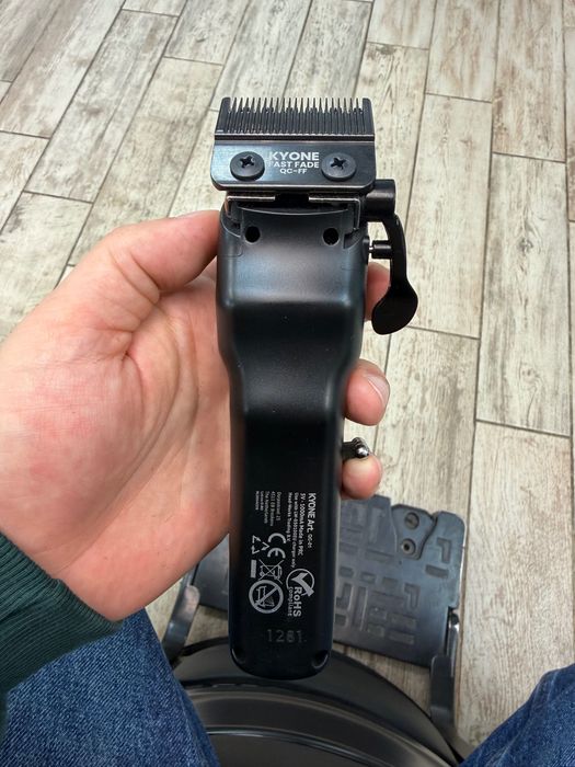 Машинка Kyone Quantum PRO Magnetic