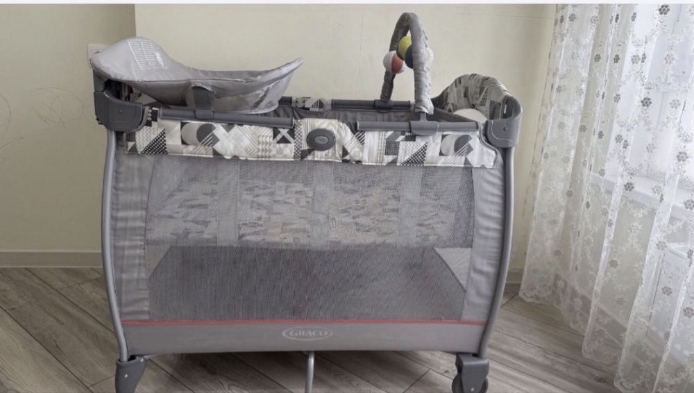 Десткий манеж Graco