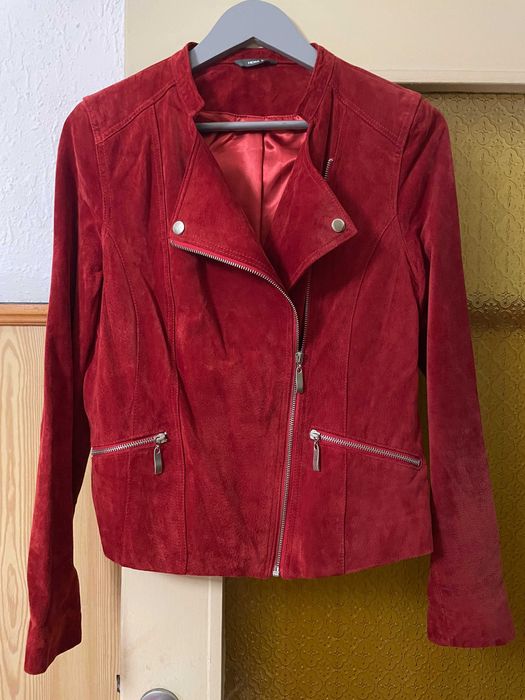 стилно червено яке от естествен велур