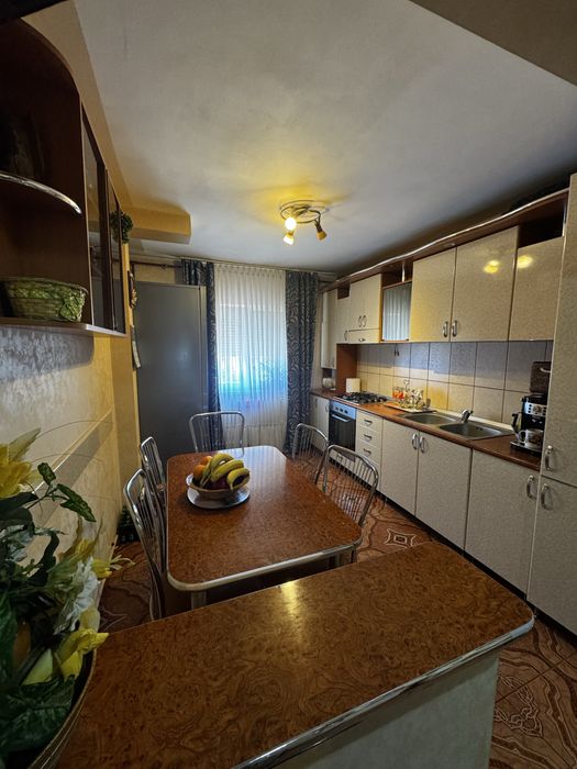 Vând apartament 3 camere, 84mp utili, mobilat/utilat direct de la PROPRIETAR + loc de parcare
