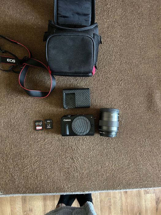 Canon M в хоршем состоянии + Флешка в подарок