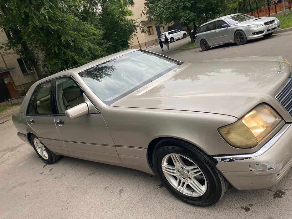 Машина Mercedes 140