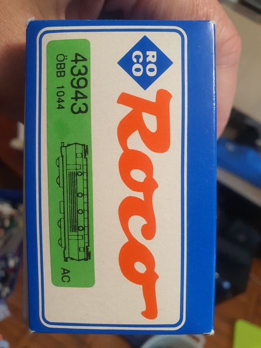 Roco OBB 1044 electric locomotive 43943 HO Scale DCC ready