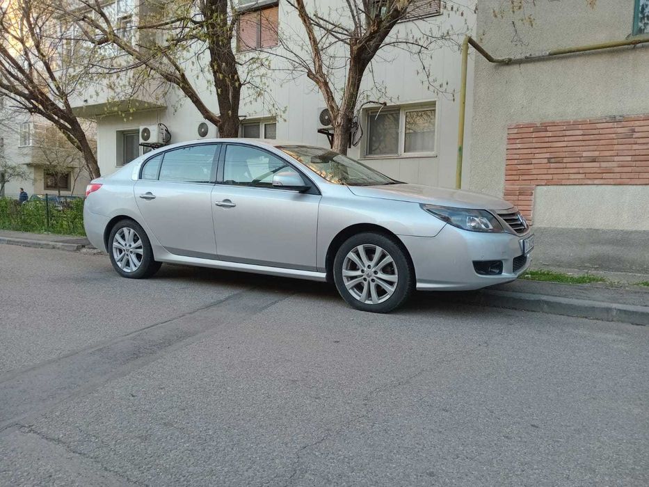 RENAULT Latitude 2012 — imagine 2