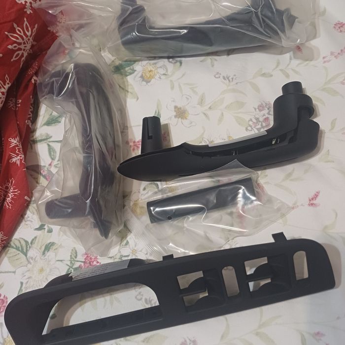 Продам внутренние ручки на авто