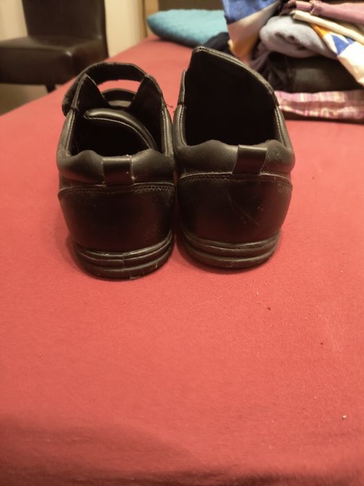 Vând pantofi sport mărimea 40