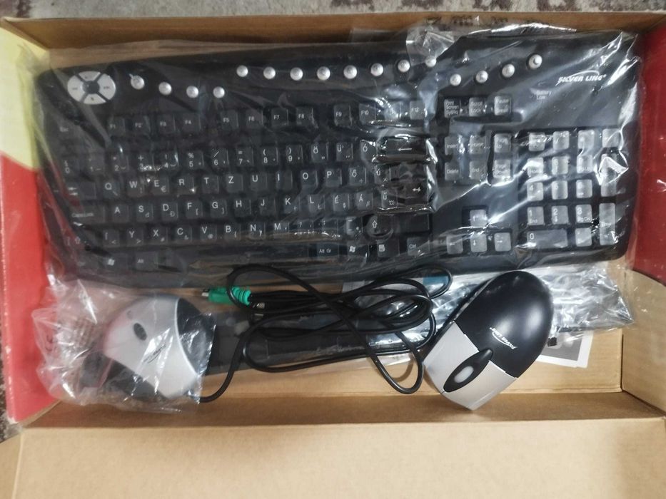 Pachetul combinat de tastatură și mouse optic wireless Silver Line