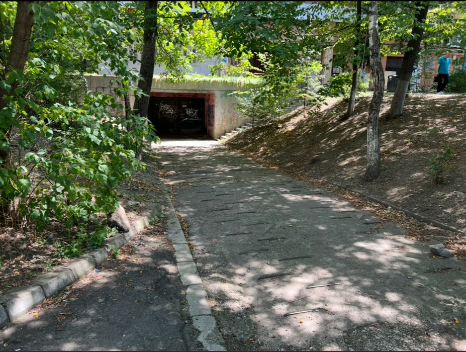 Garaj 18mp langa piata Dacia - apa, canalizare, lumina