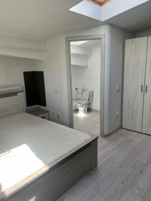 Inchiriez apartament zona Podu Ros