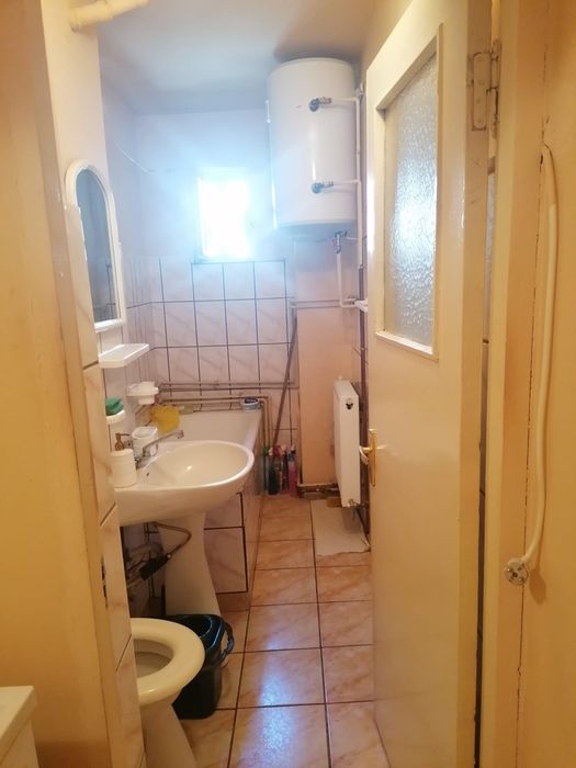 Apartament 3 camere semidecomandat