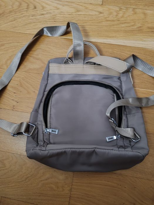 Бежова дсмска раница