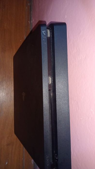 PlayStation Four(4) Slim