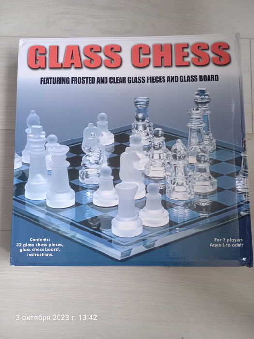 Шахматы. Стеклянные новые.