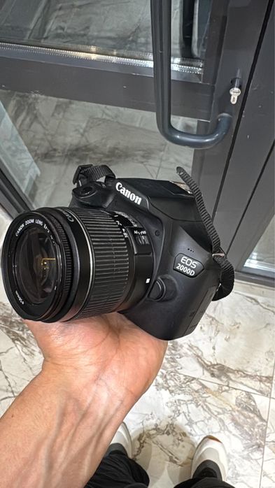 Фотоаппарат Canon EOS 2000